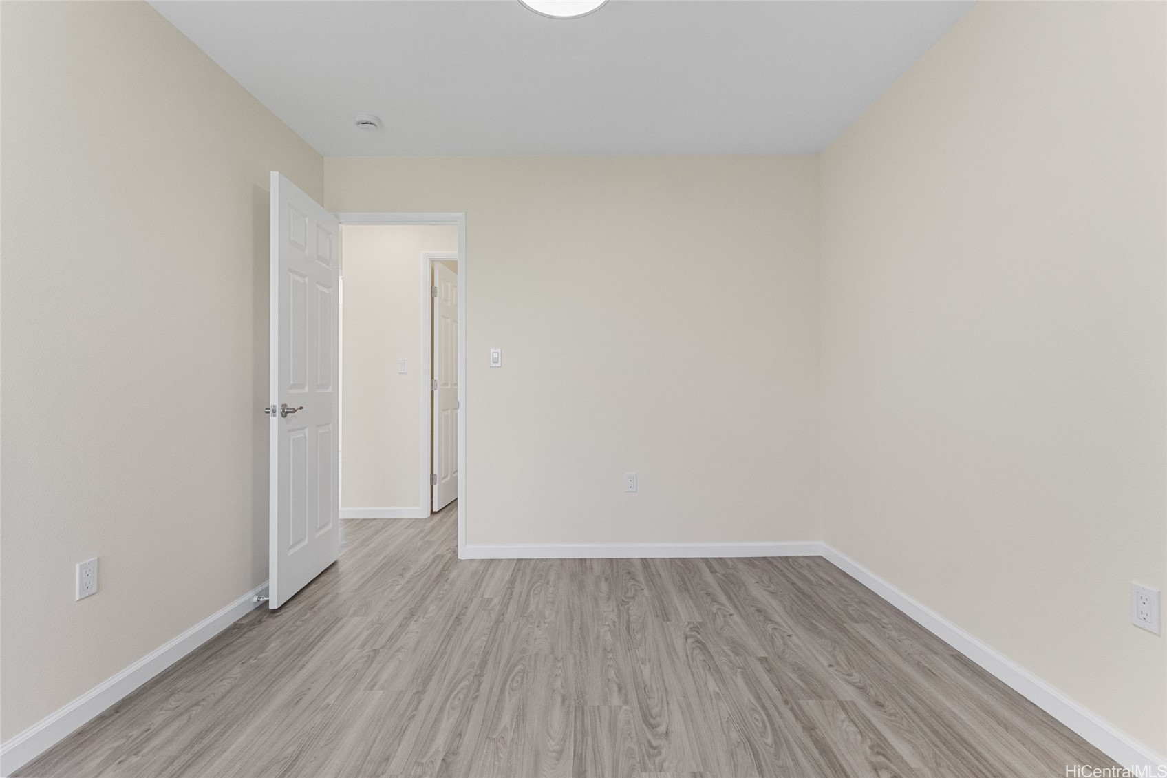 98-297 Ualo Street W1