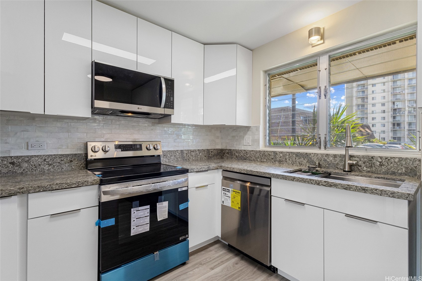 98-297 Ualo Street W1