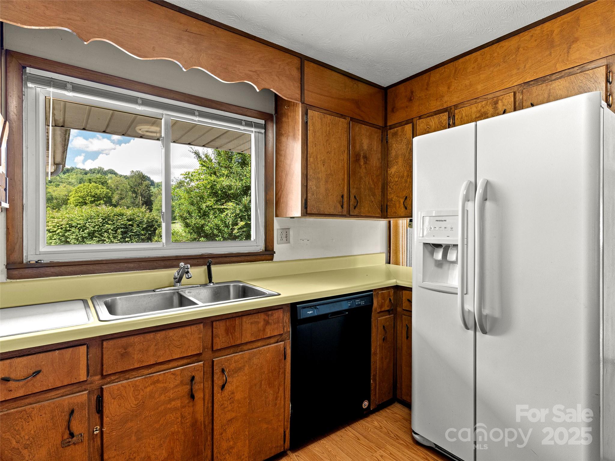 55 Dock Ratcliffe Road