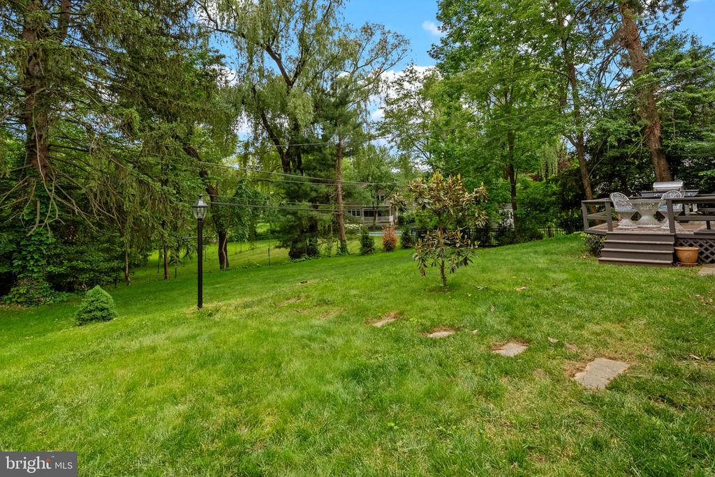 12 Chestnut Ln