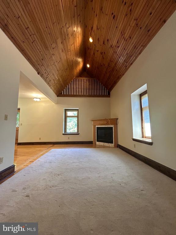108 LEIGHTON DR