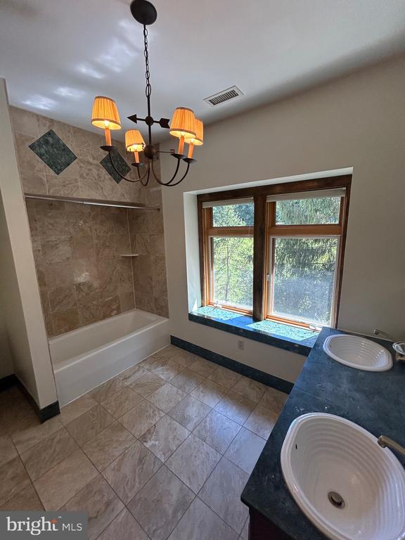 108 LEIGHTON DR