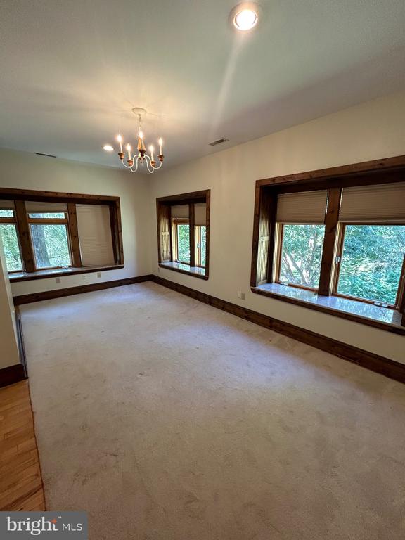 108 LEIGHTON DR