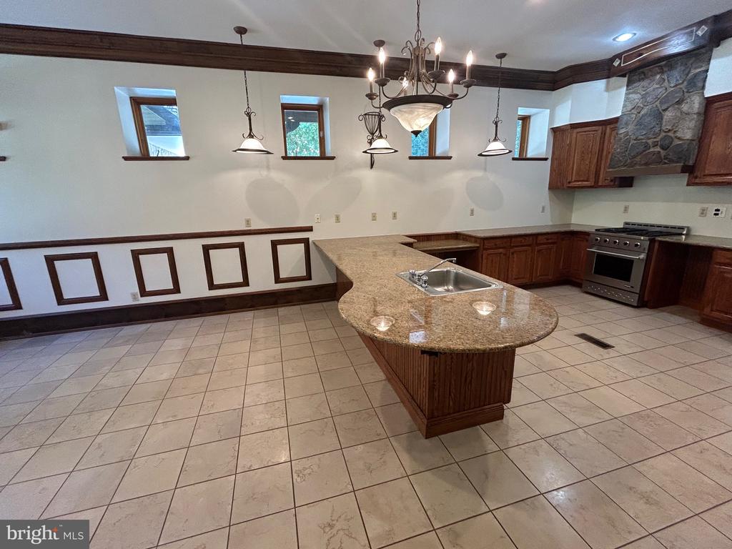 108 LEIGHTON DR