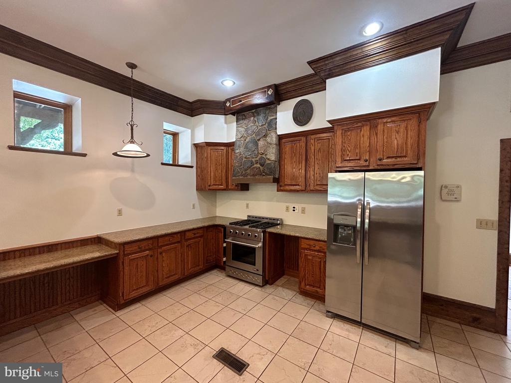 108 LEIGHTON DR
