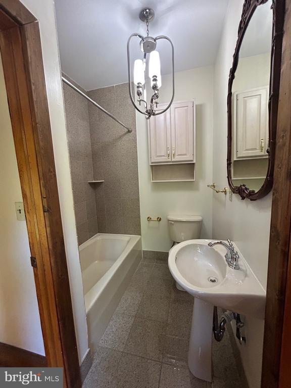 108 LEIGHTON DR