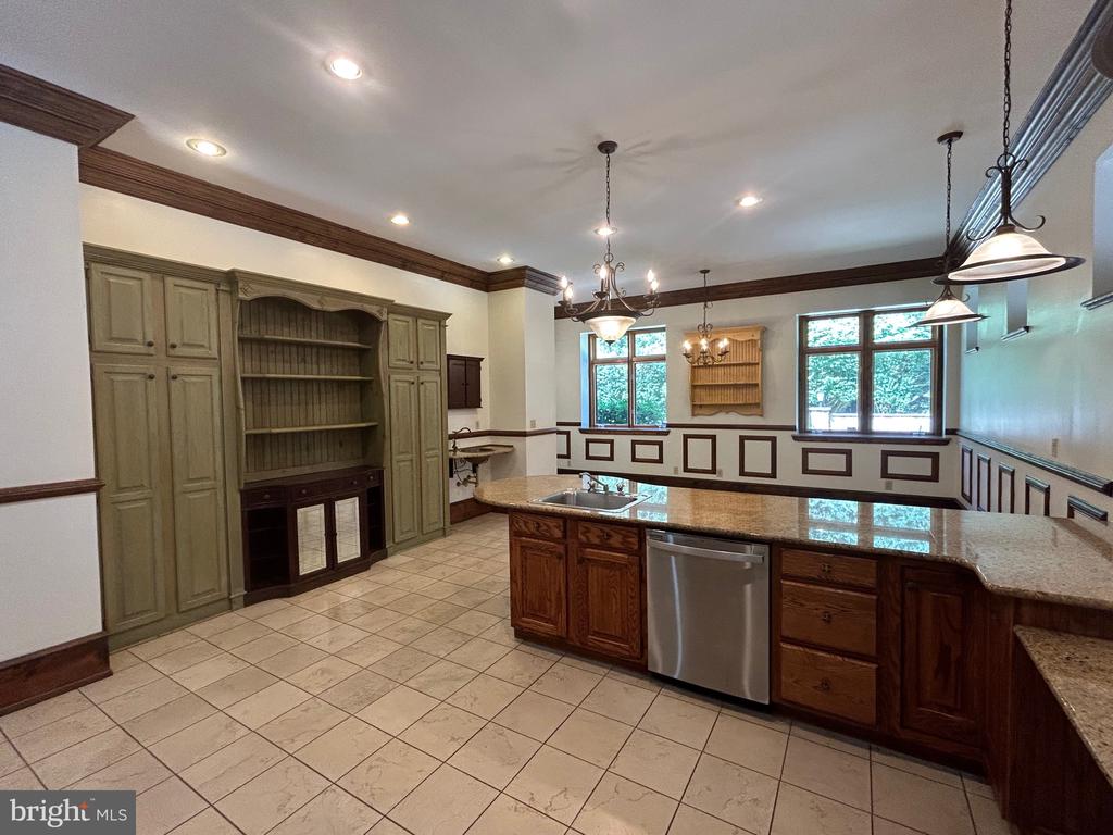 108 LEIGHTON DR