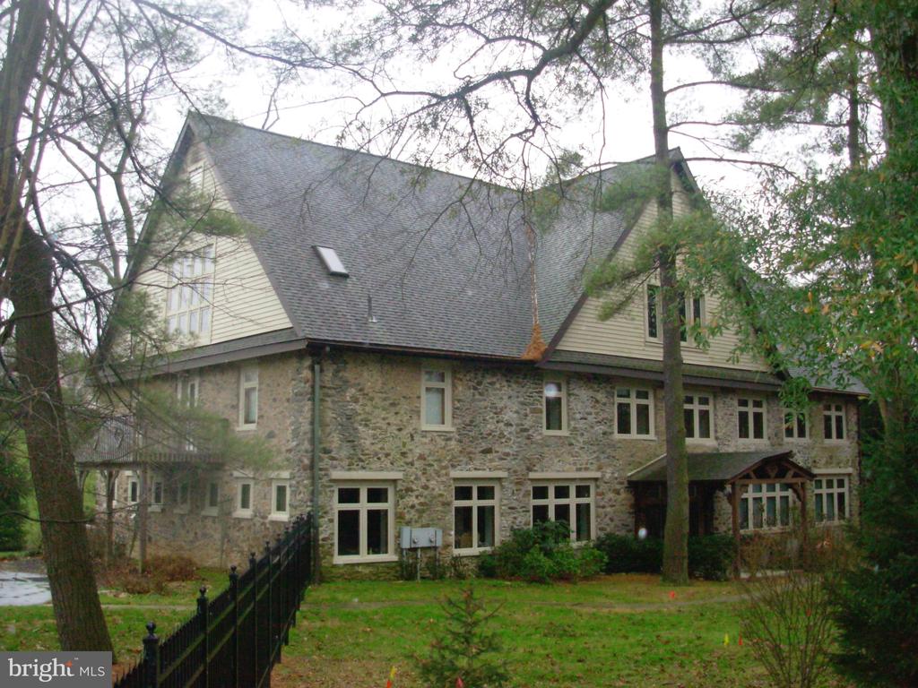 108 LEIGHTON DR