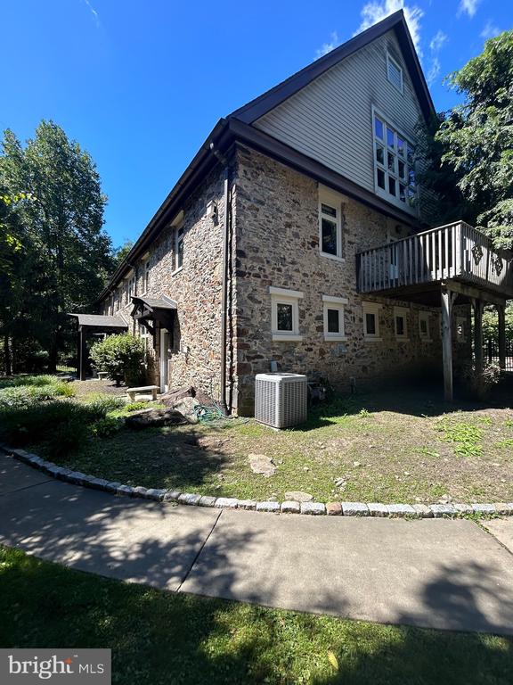 108 LEIGHTON DR