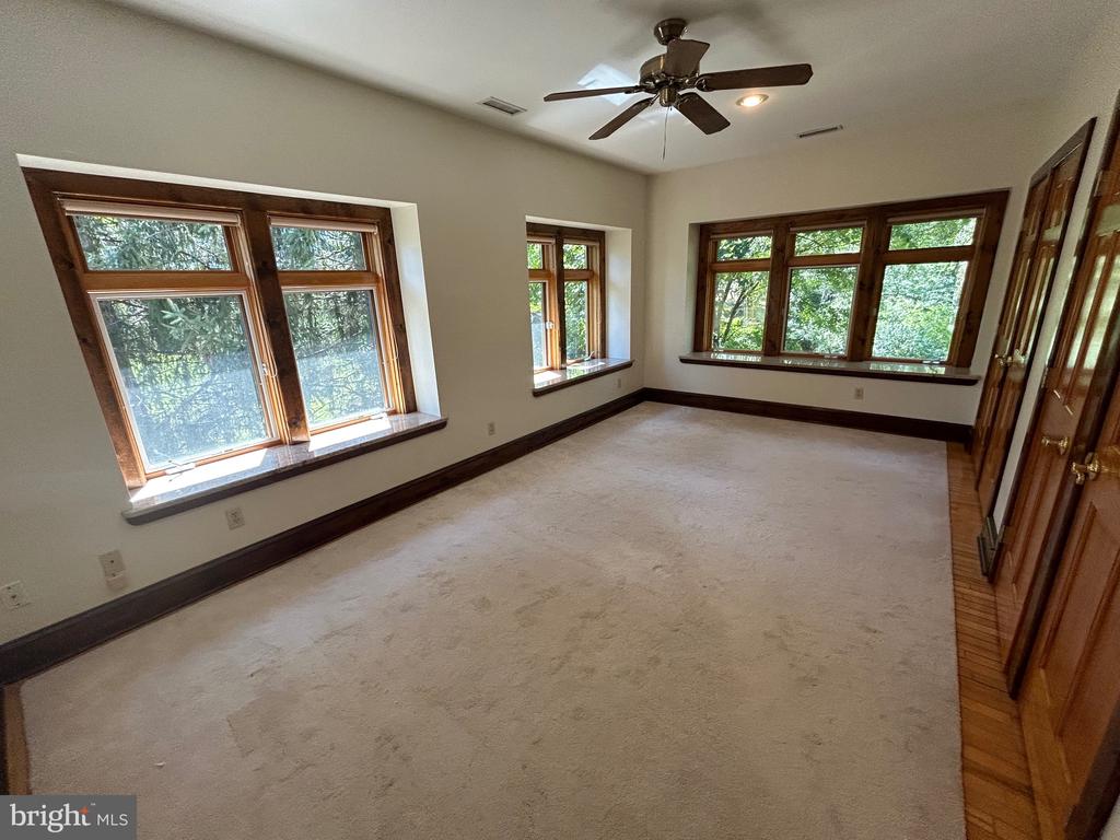108 LEIGHTON DR