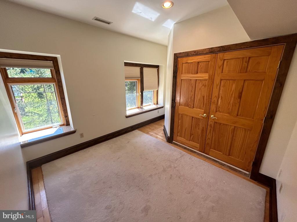 108 LEIGHTON DR