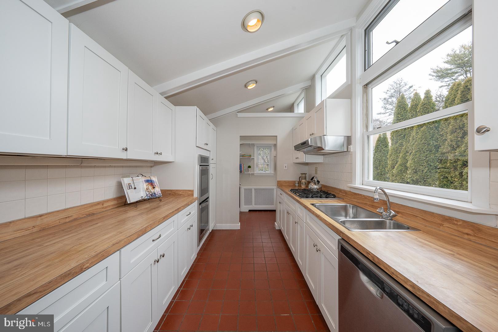 547 Saint Davids Ave