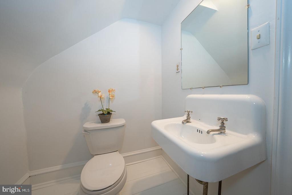 547 Saint Davids Ave