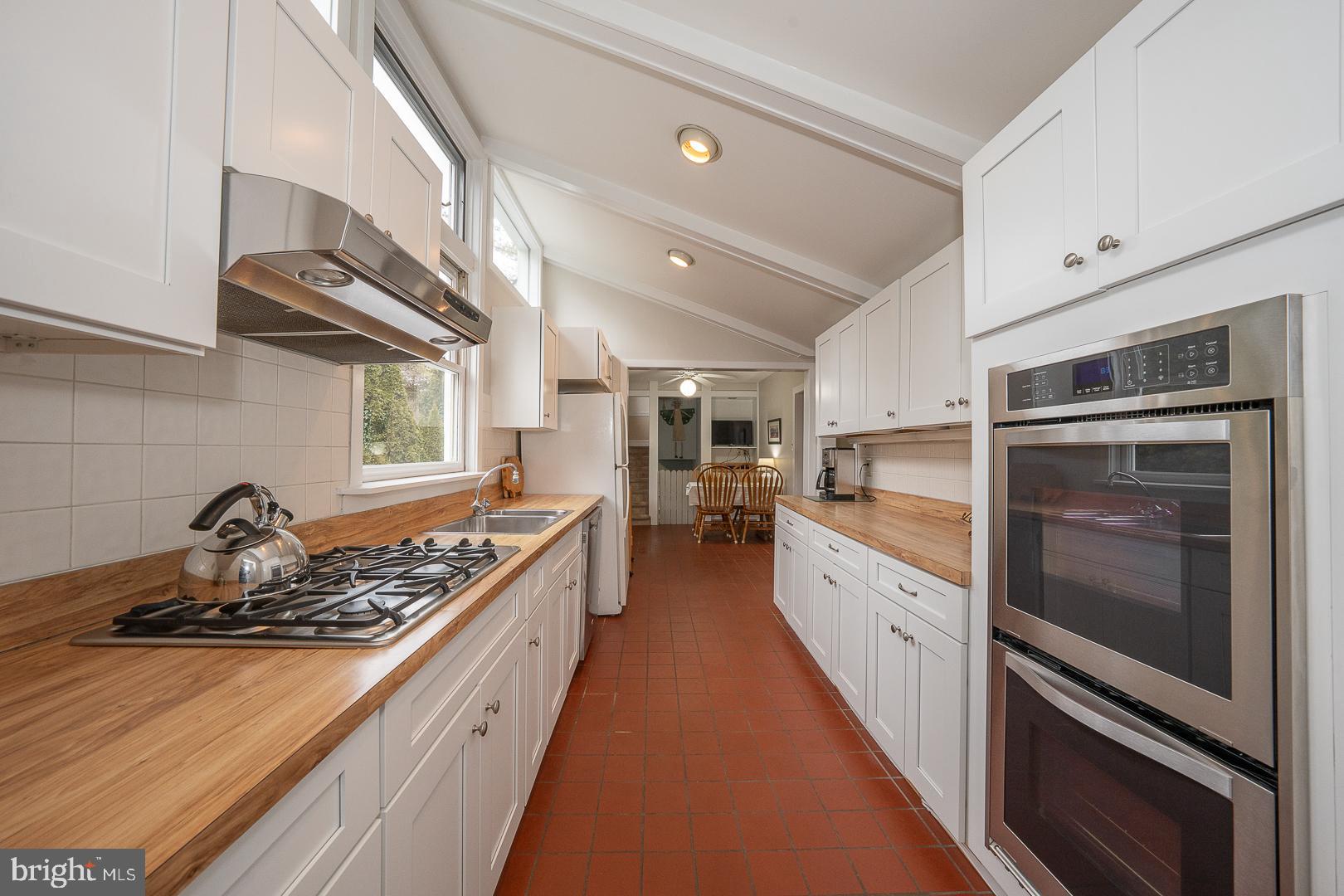 547 Saint Davids Ave