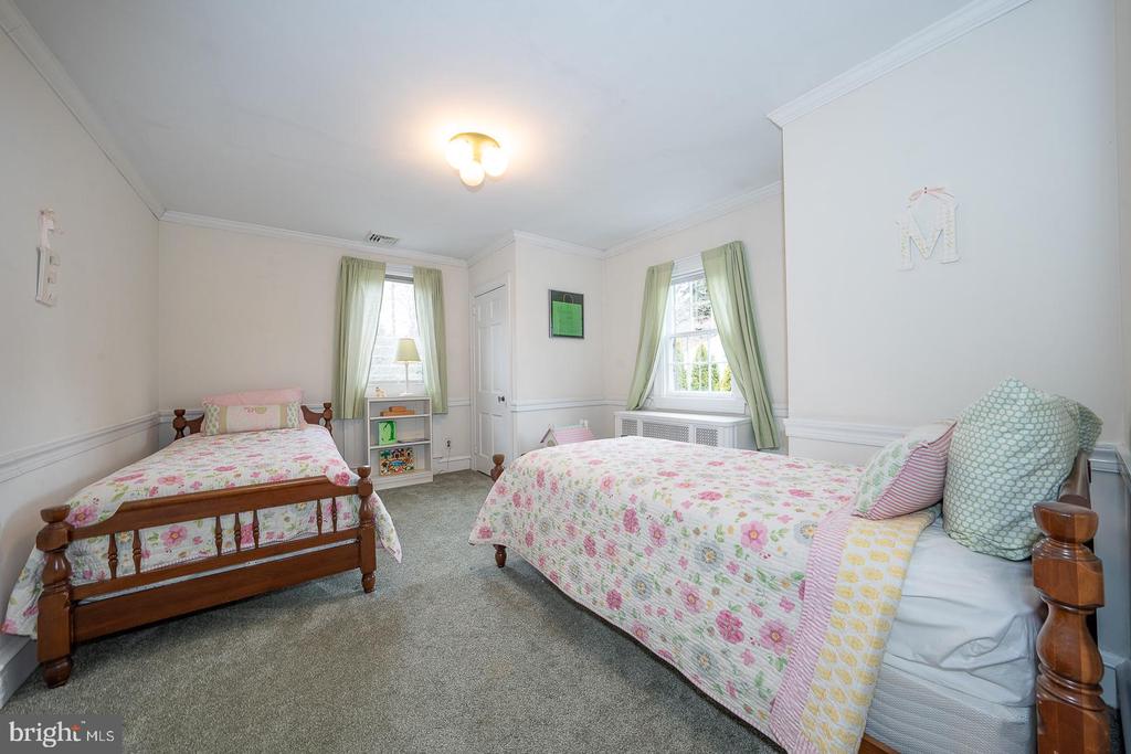 547 Saint Davids Ave