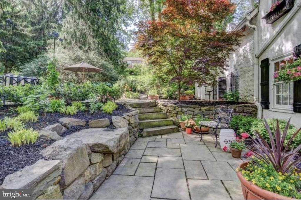 526 SPROUL ROAD