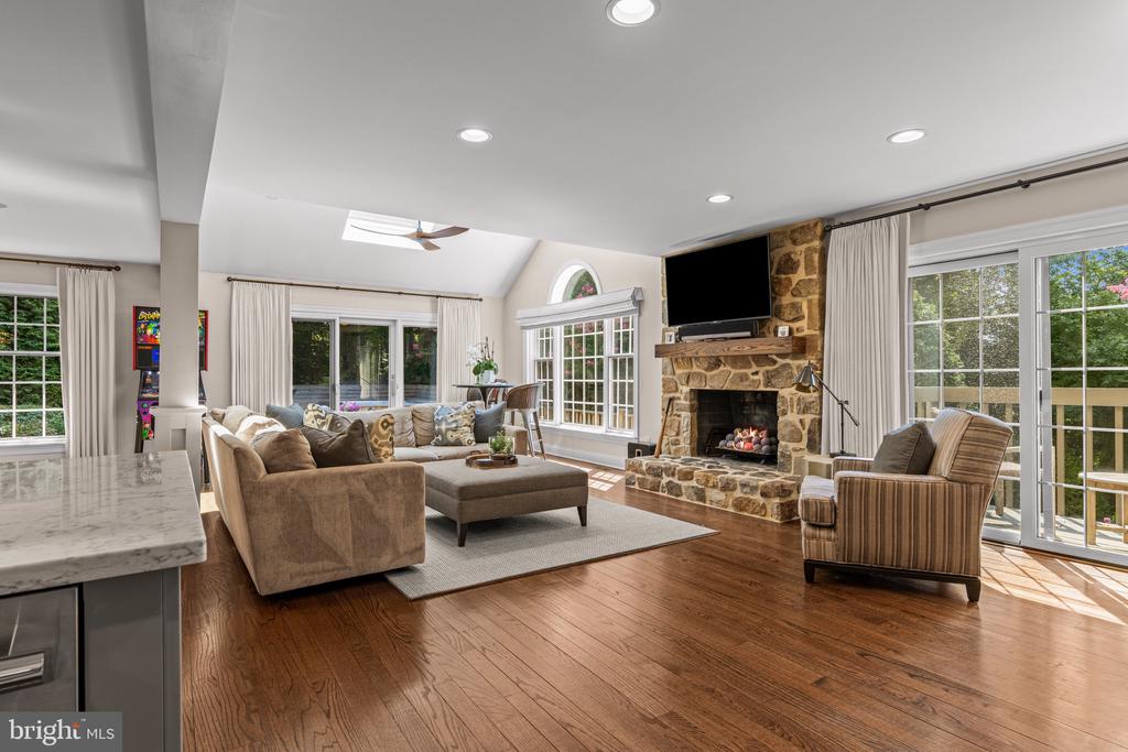 610 LINDSAY CIRCLE