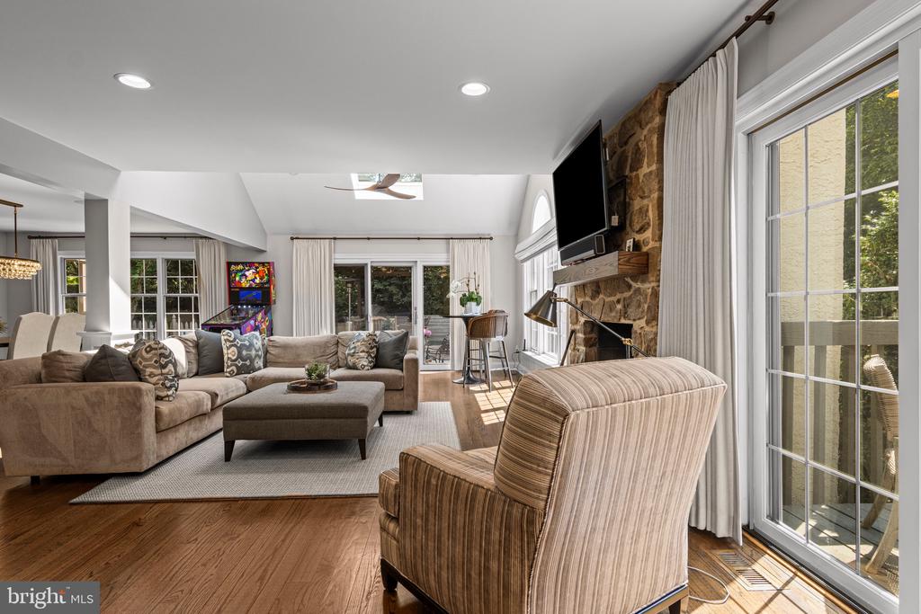 610 LINDSAY CIRCLE