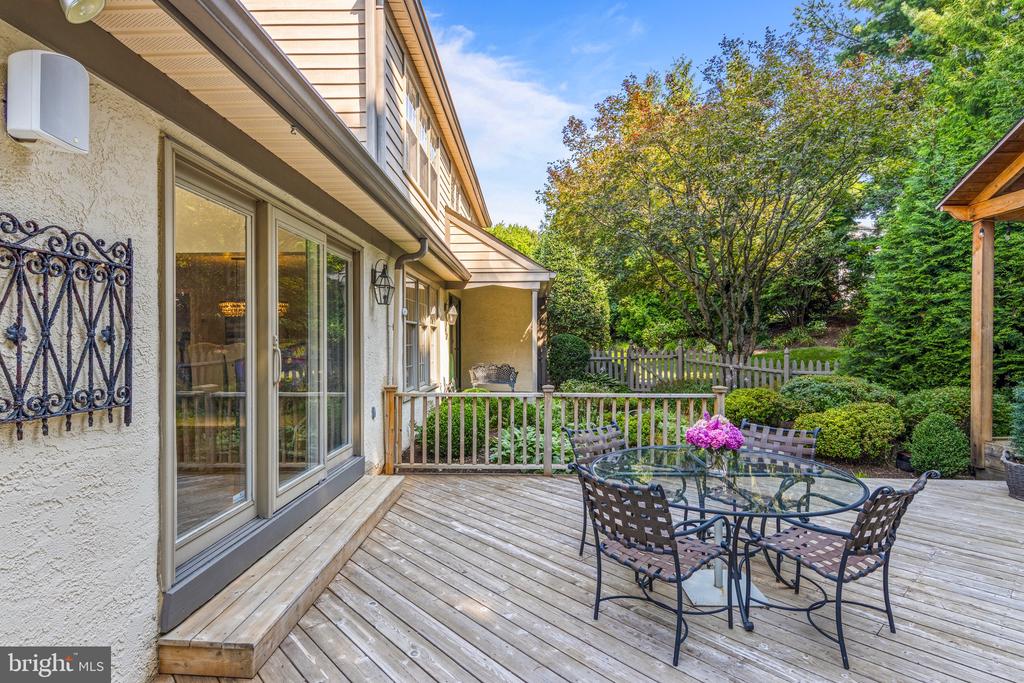 610 LINDSAY CIRCLE