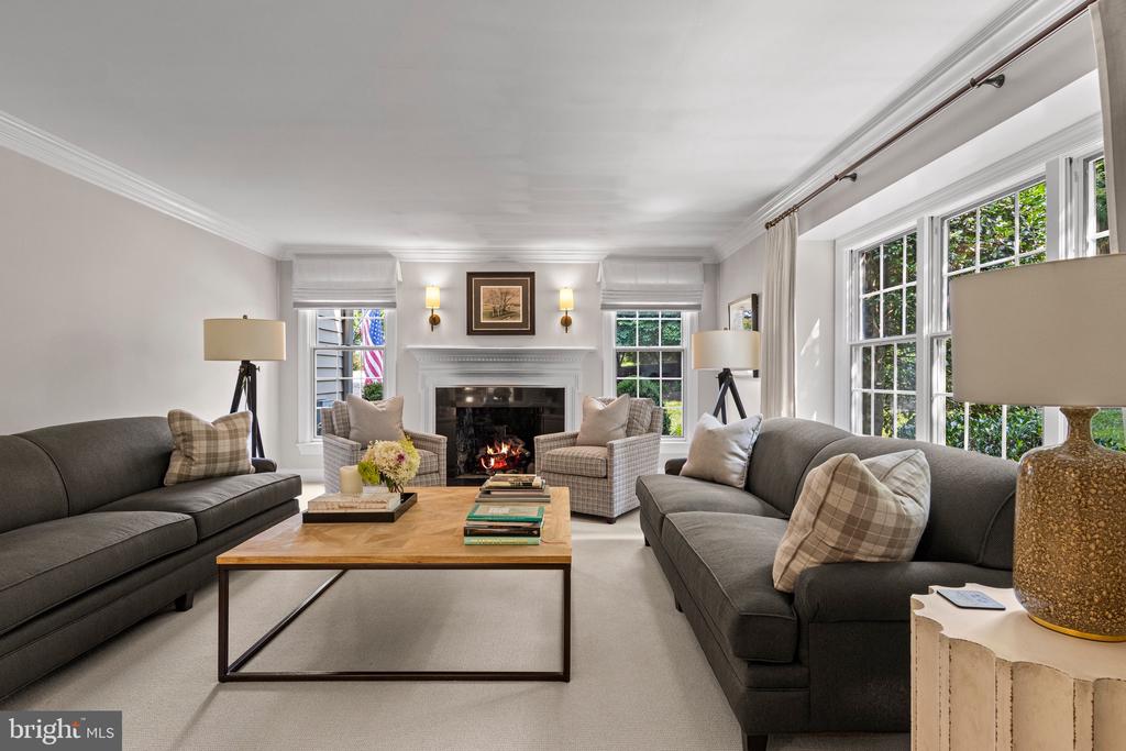 610 LINDSAY CIRCLE