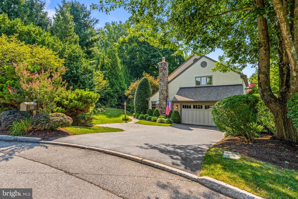 610 LINDSAY CIRCLE