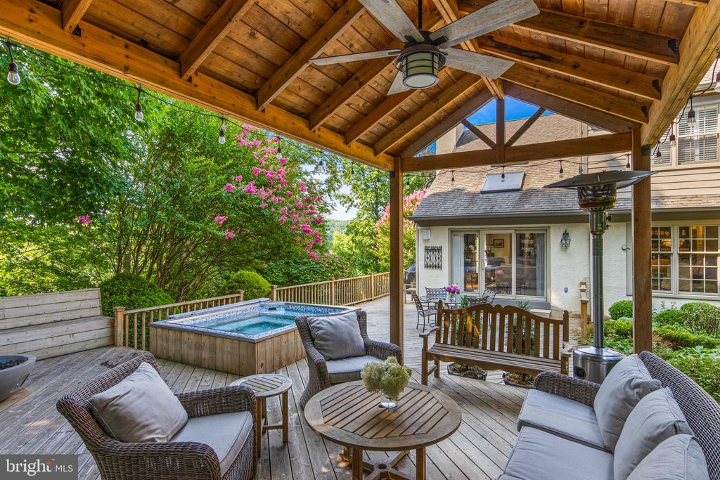610 LINDSAY CIRCLE
