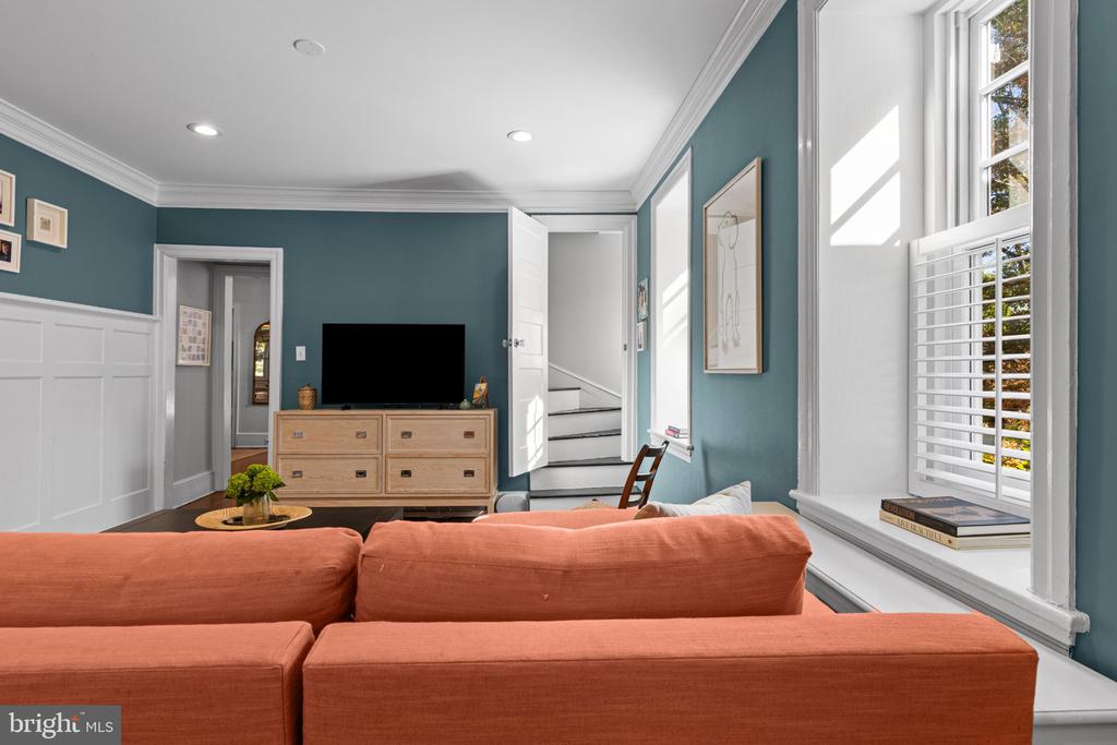 305 AUDUBON AVENUE