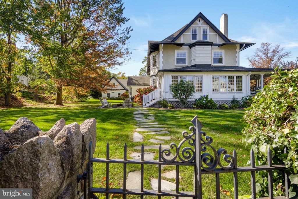 305 AUDUBON AVENUE