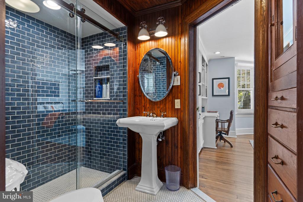 305 AUDUBON AVENUE