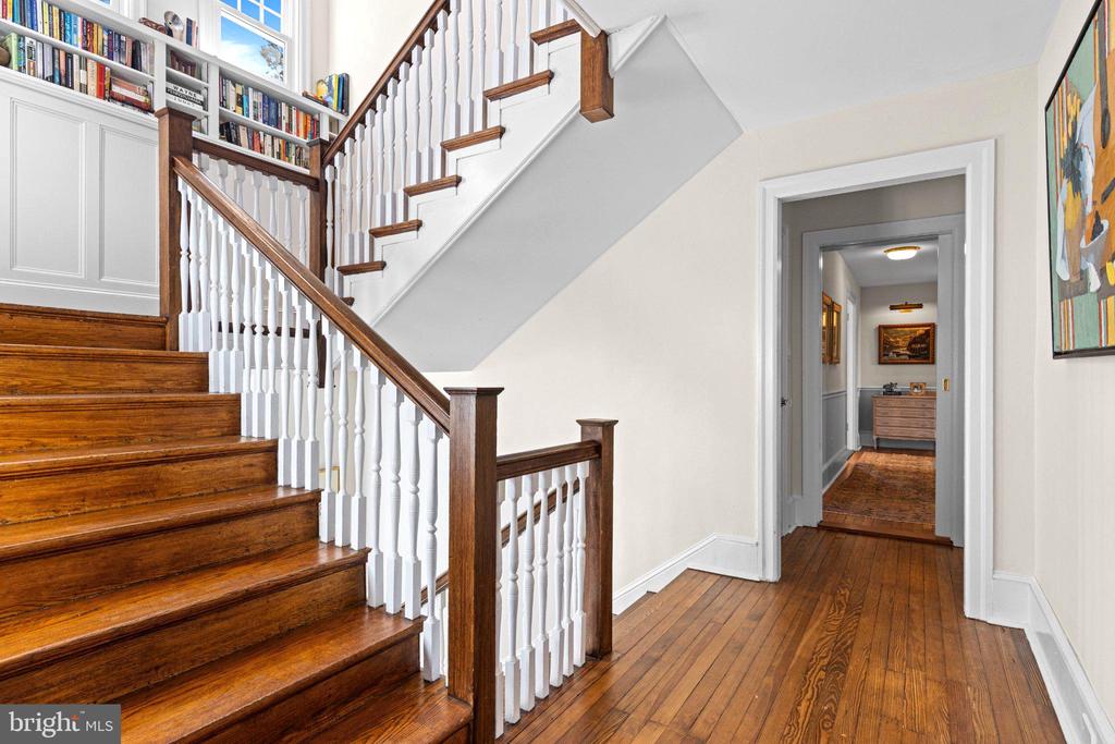 305 AUDUBON AVENUE