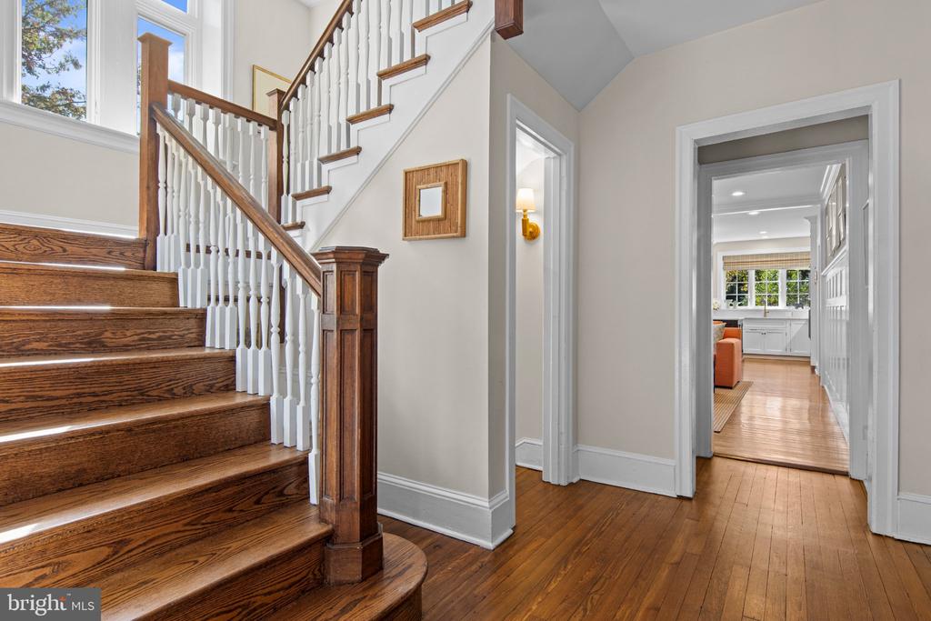 305 AUDUBON AVENUE