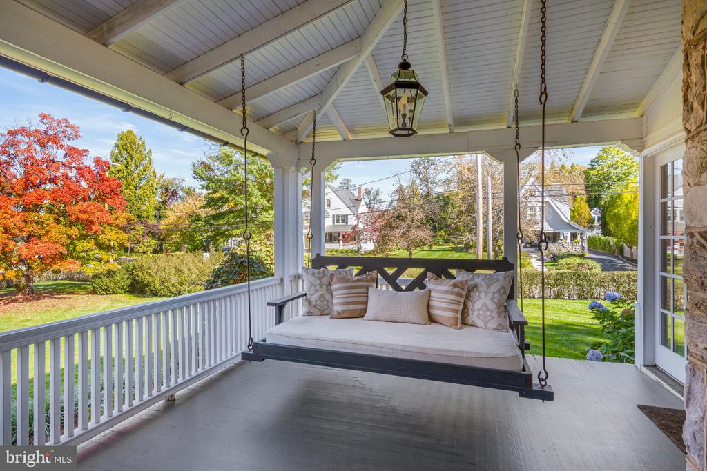 305 AUDUBON AVENUE