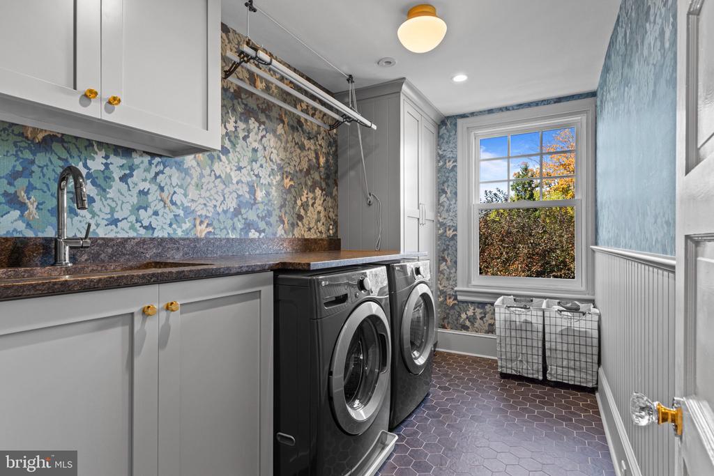 305 AUDUBON AVENUE
