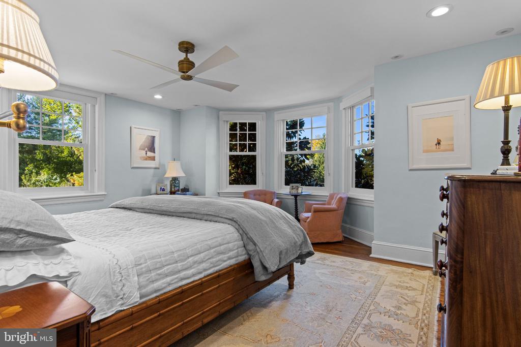 305 AUDUBON AVENUE