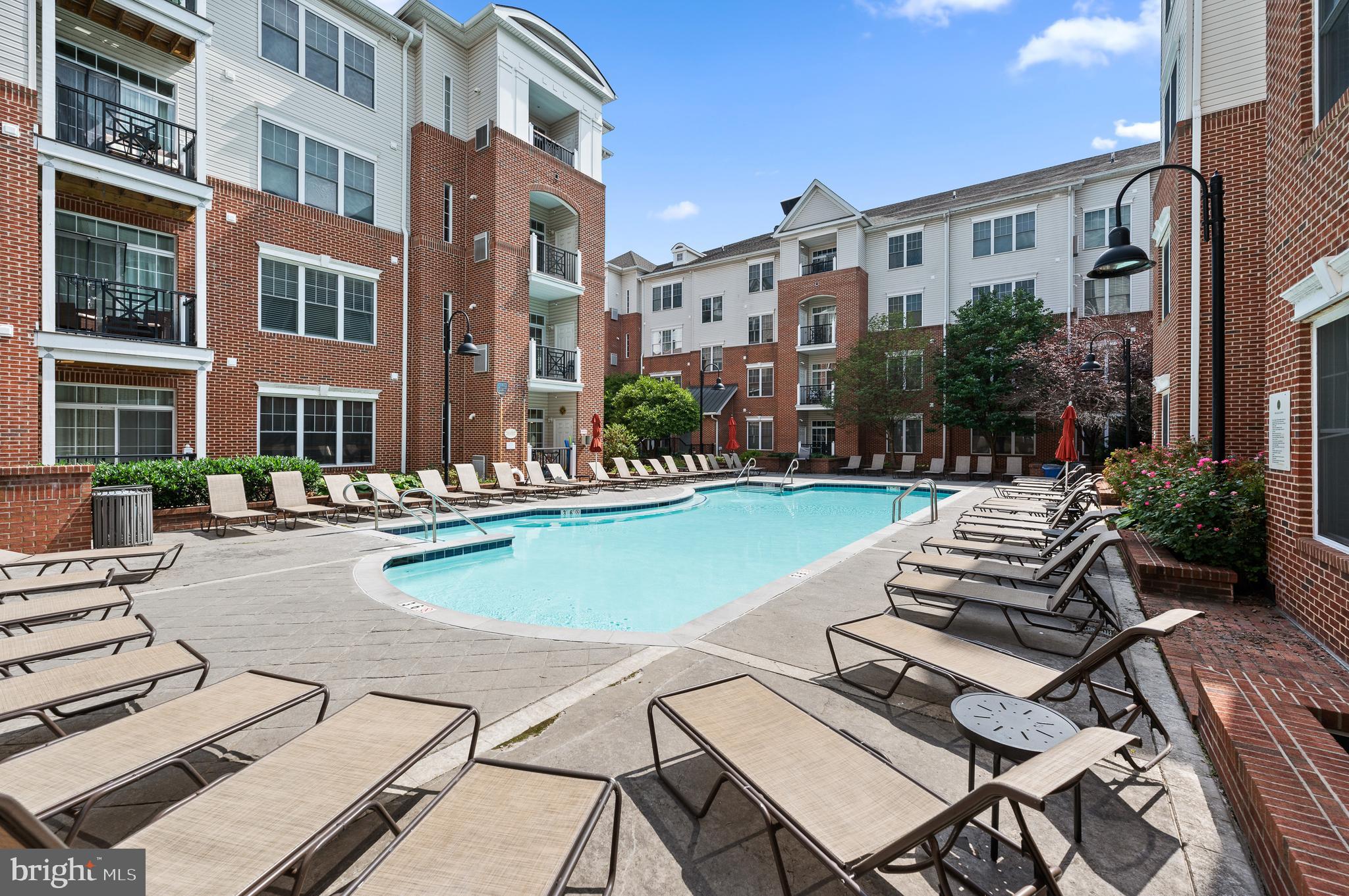 300 W Elm St #2434