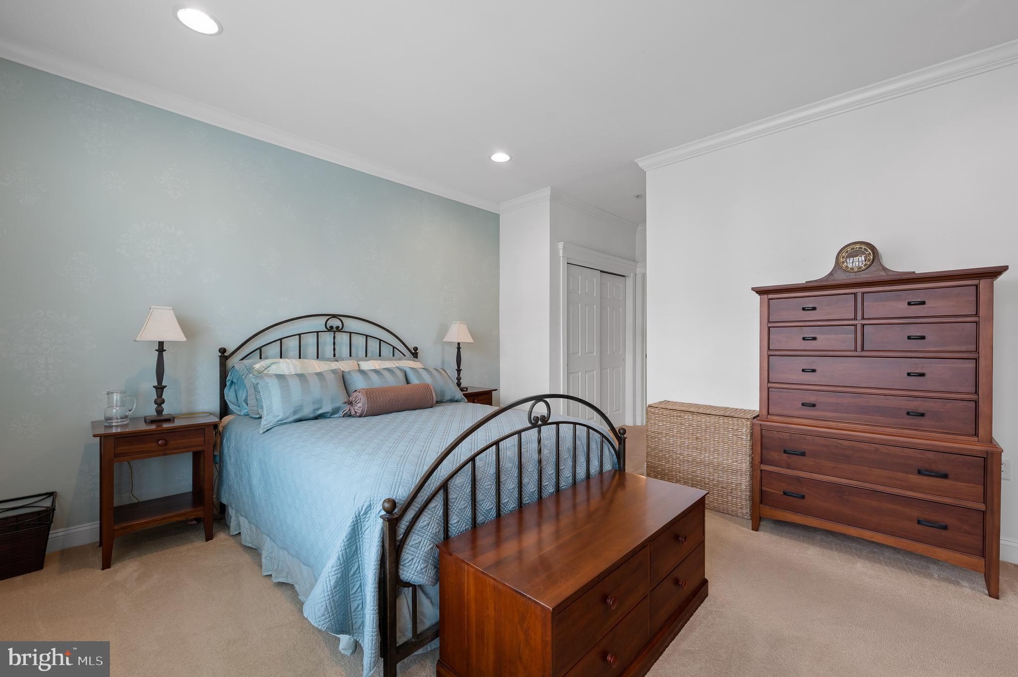 300 W Elm St #2434