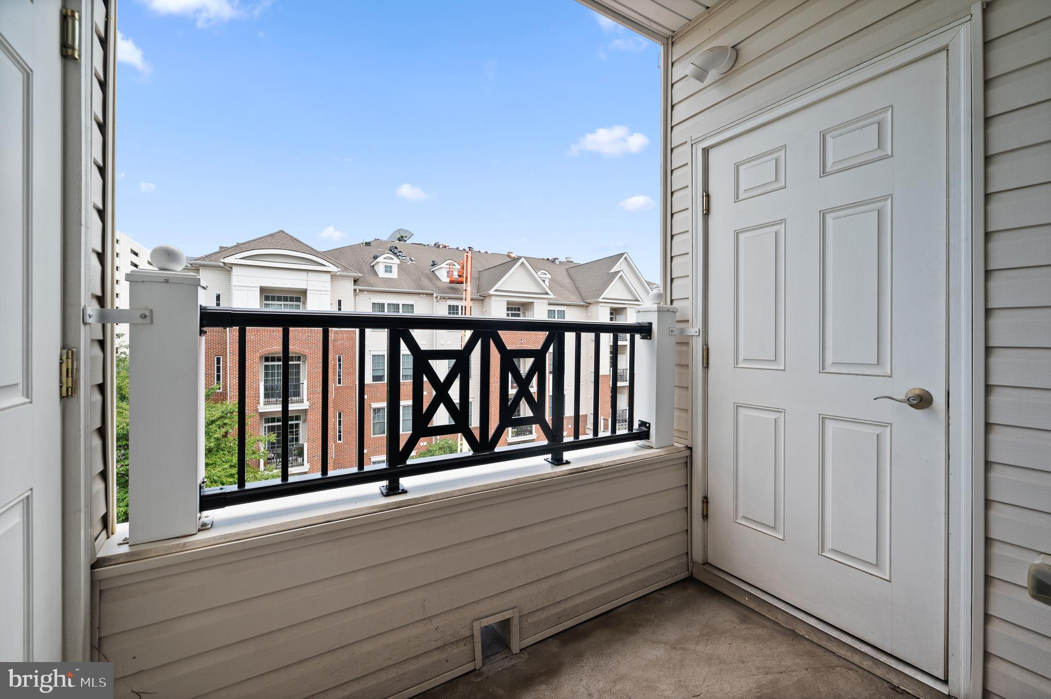 300 W Elm St #2434