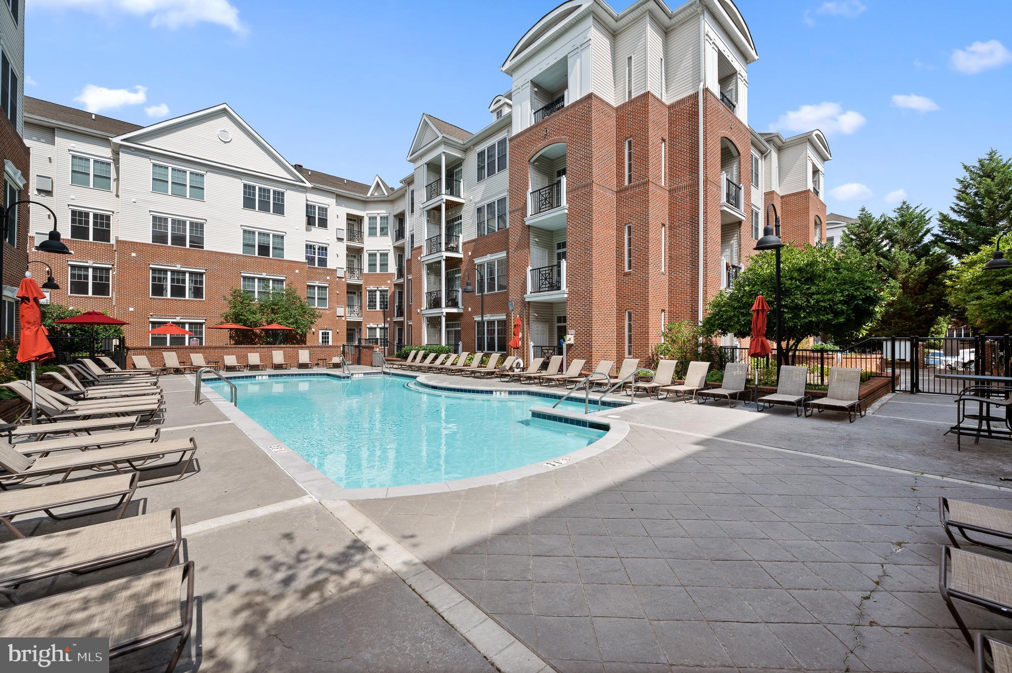 300 W Elm St #2434
