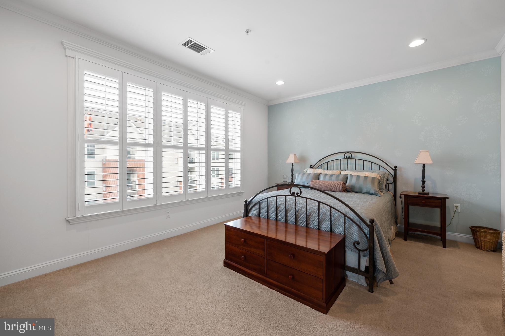 300 W Elm St #2434