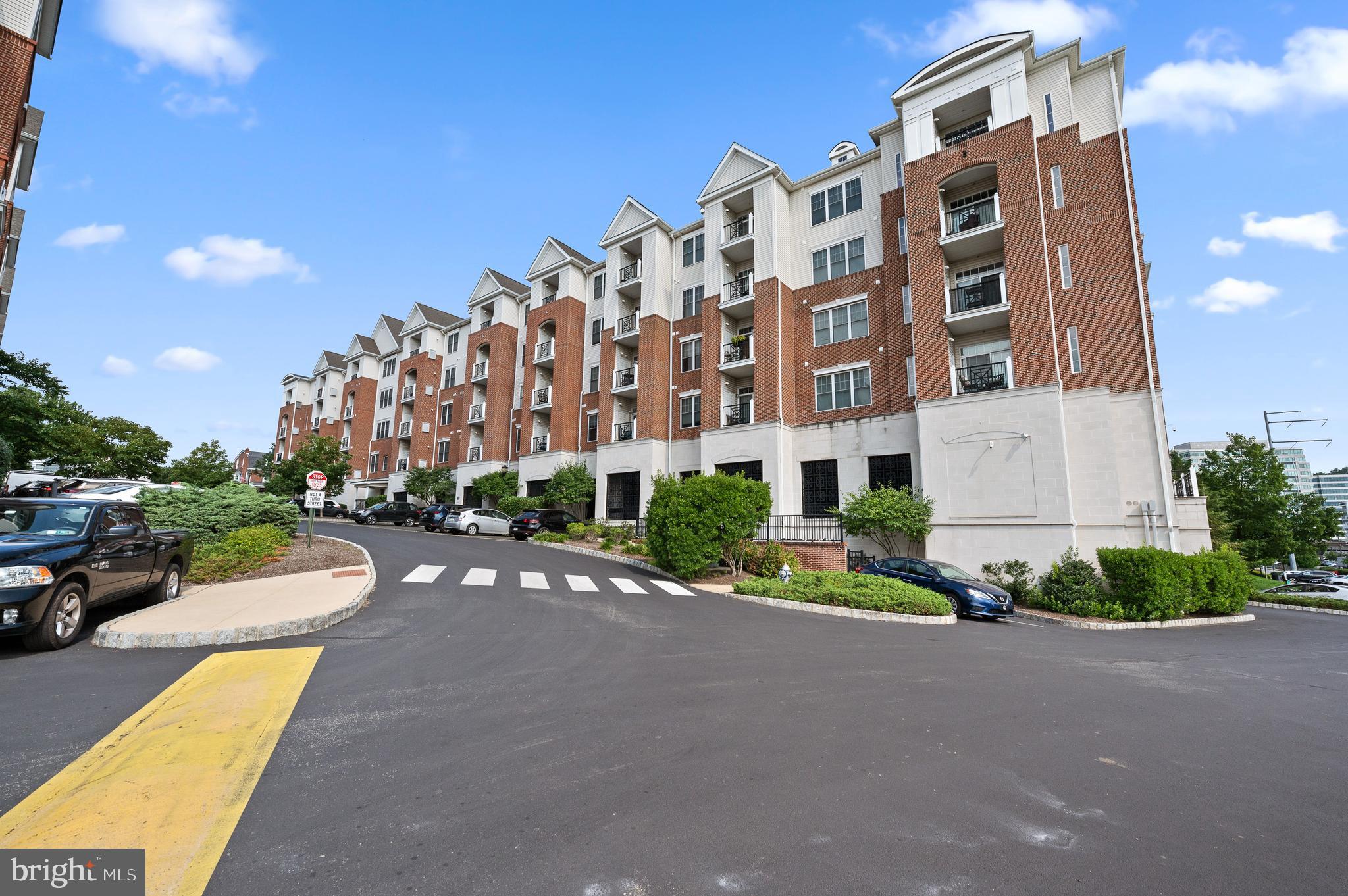300 W Elm St #2434