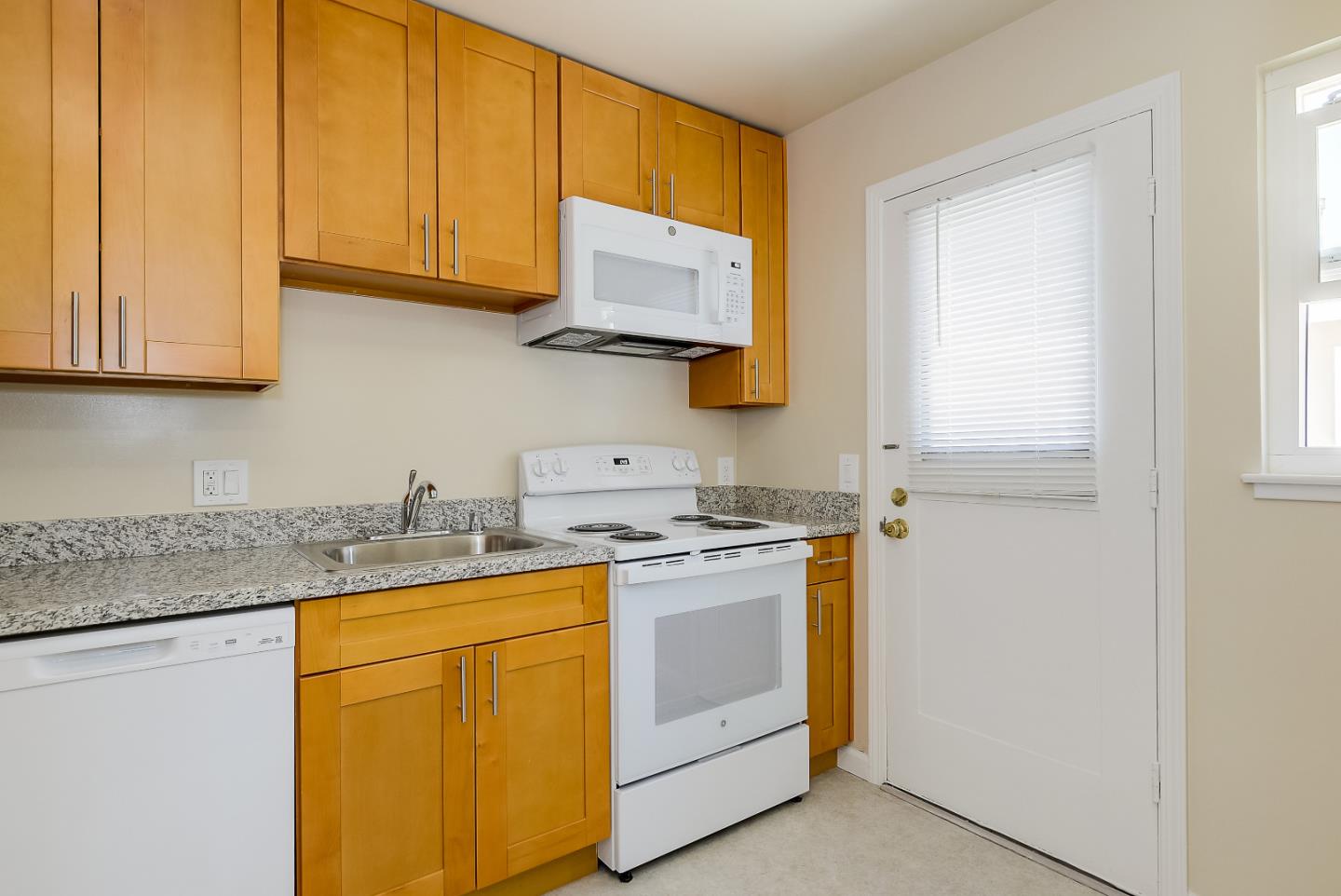 954 Fremont ST 3