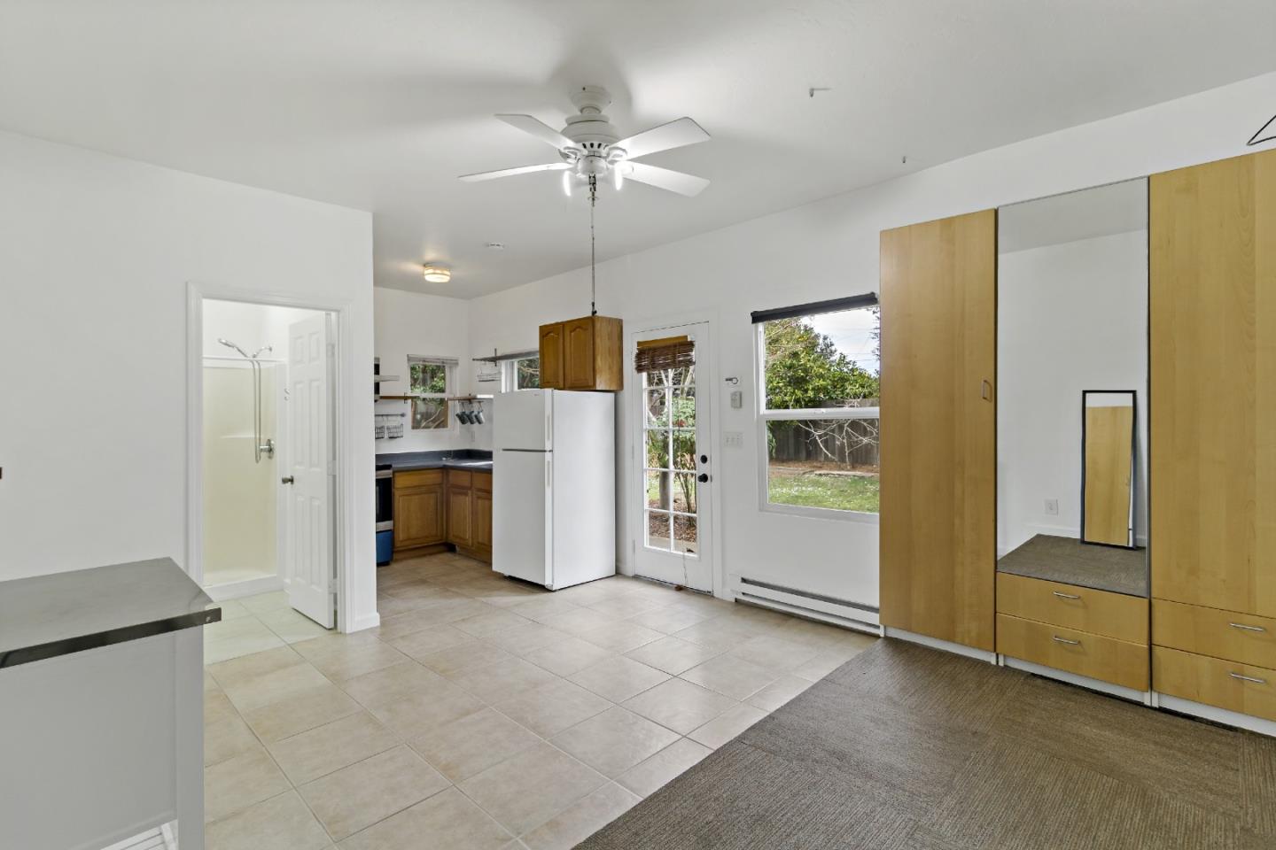 1039 Henderson AVE