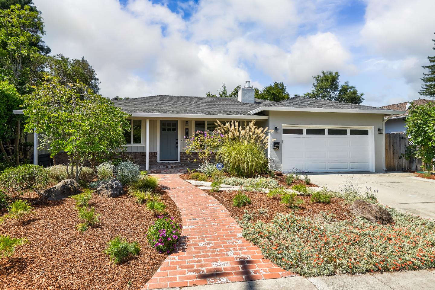 815 Arbor RD