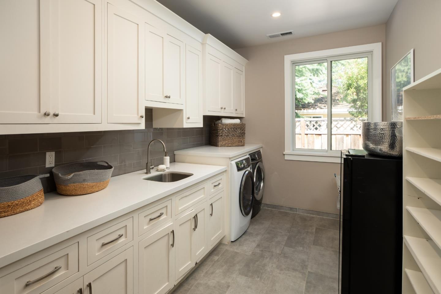 349 Blue Oak LN
