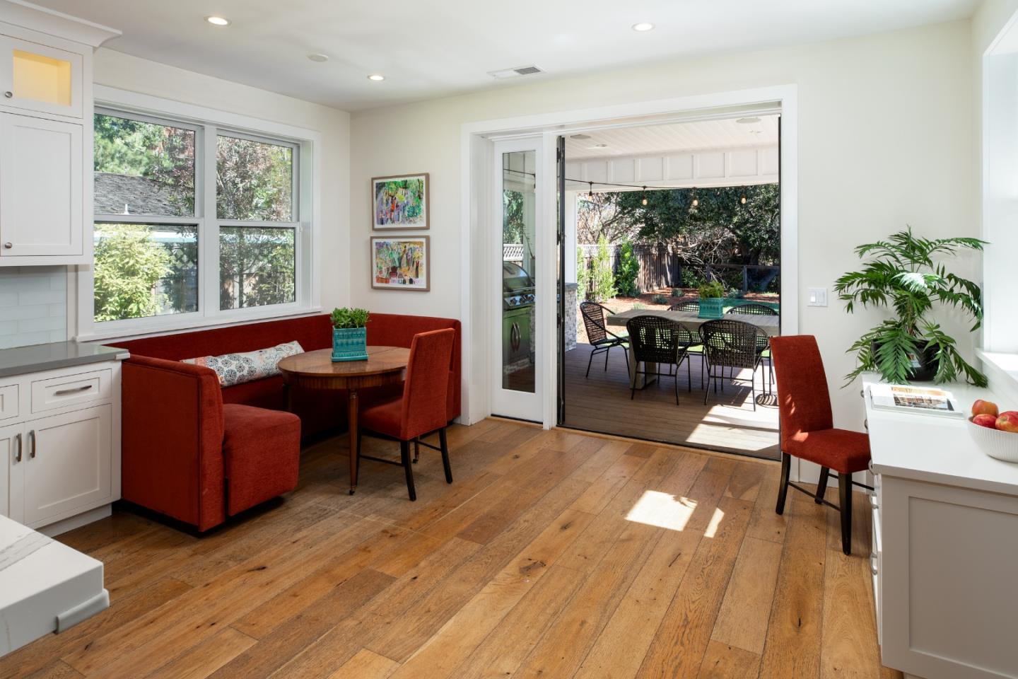 349 Blue Oak LN
