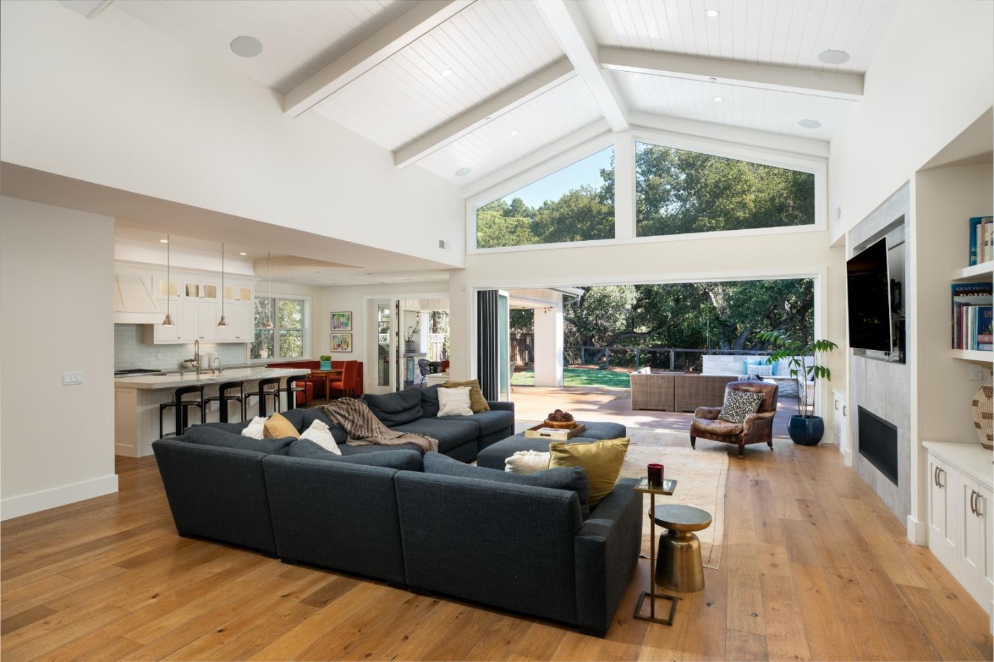 349 Blue Oak LN