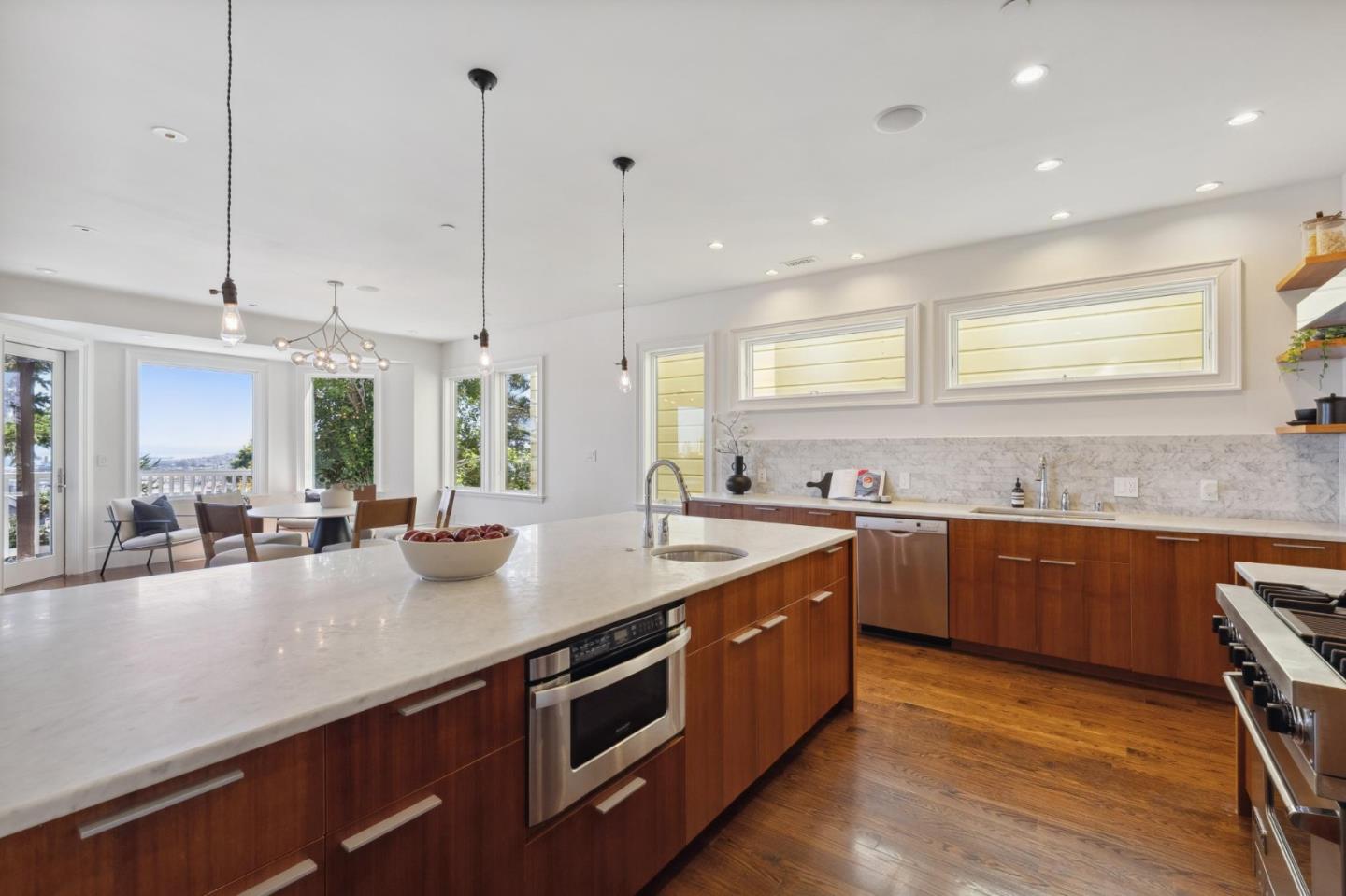 56 Divisadero ST