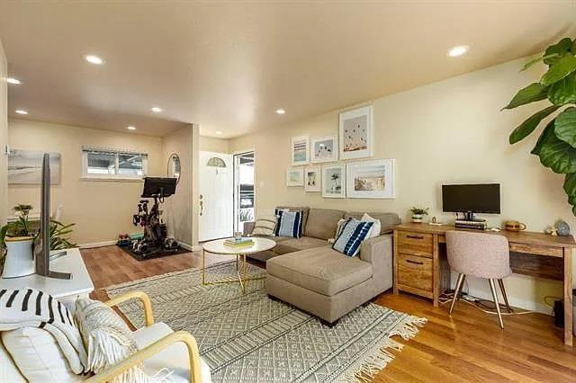 824 Fremont ST 1