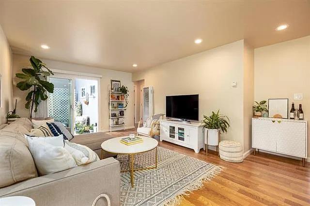 824 Fremont ST 1