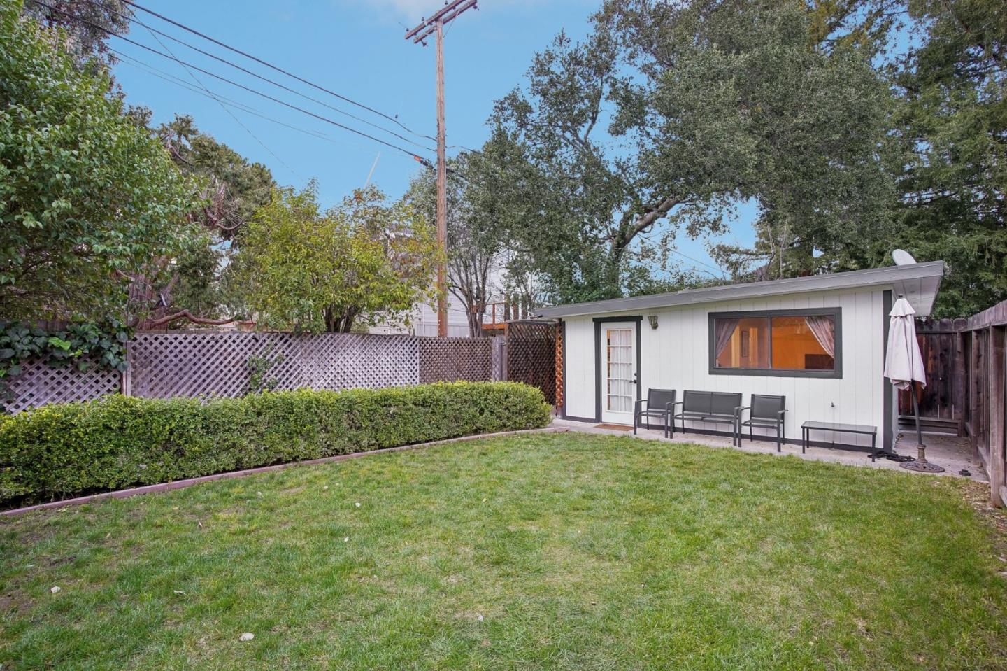 1698 Hampton AVE